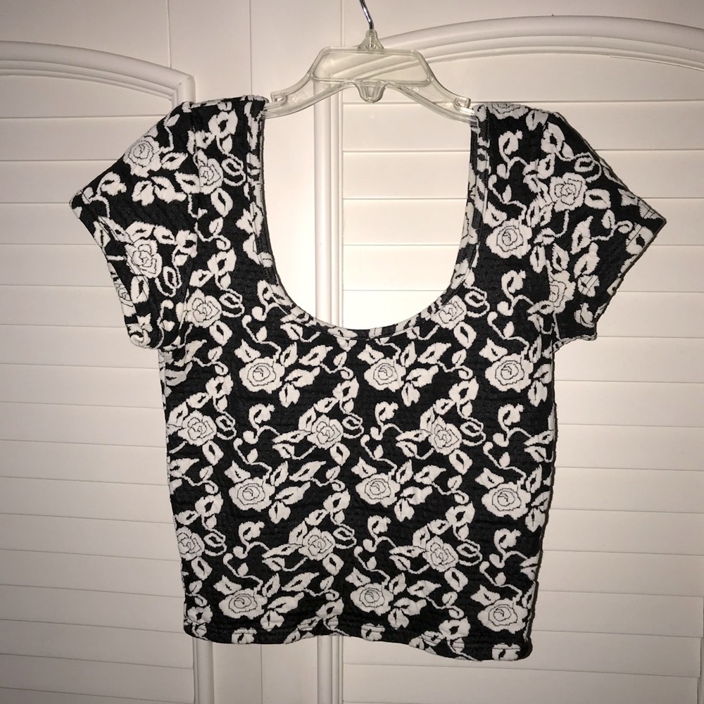 Black and white floral crop top